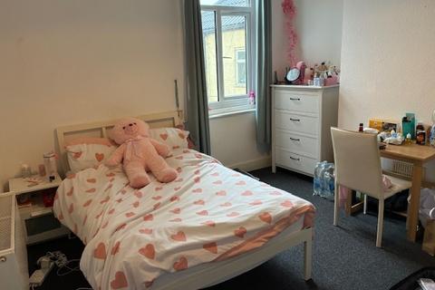 undefined, 5 BED Student property