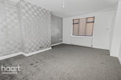 3 bedroom terraced house for sale, Brecks Lane, Kirk Sandall, Doncaster