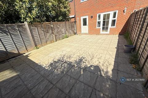 undefined, Dewar Spur, Slough, SL3