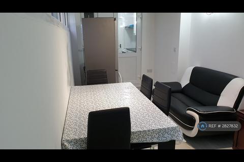 undefined, Maswell Park Cresent, Hounslow, TW3