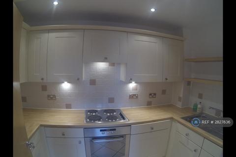 2 bedroom flat to rent, Prospect Place, Old Woking, Woking, GU22