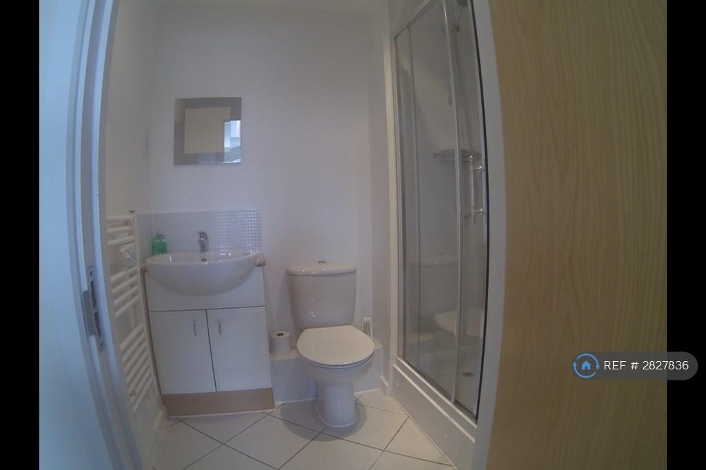 Main Bedroom En-Suite