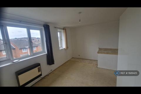 1 bedroom terraced house to rent, Resolution Close, Chatham, ME5