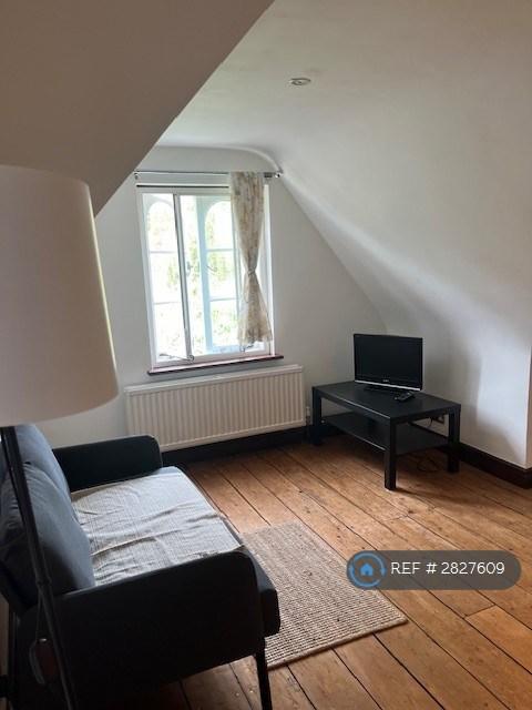 Sitting Area, Room 2