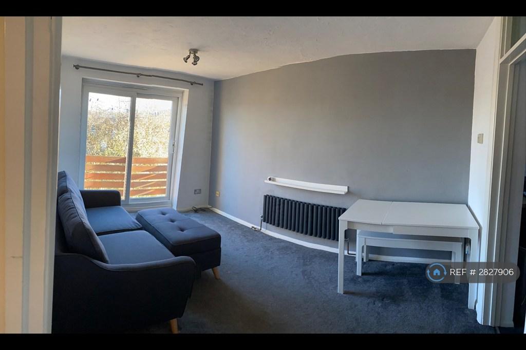 Lounge &amp; Balcony