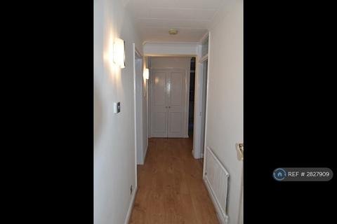 2 bedroom flat to rent, Langley, Slough, SL3