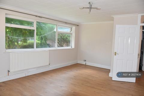 2 bedroom flat to rent, Langley, Slough, SL3
