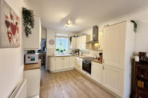 3 bedroom detached house for sale, Ffairfach