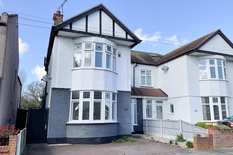 4 bedroom semi-detached house for sale - Leigh-on-Sea SS9