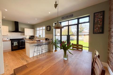 undefined, Leigh-on-Sea SS9