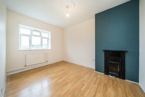 3 bedroom flat to rent, Poynders Gardens, London SW4