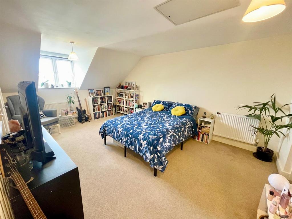 Bedroom 1.jpg