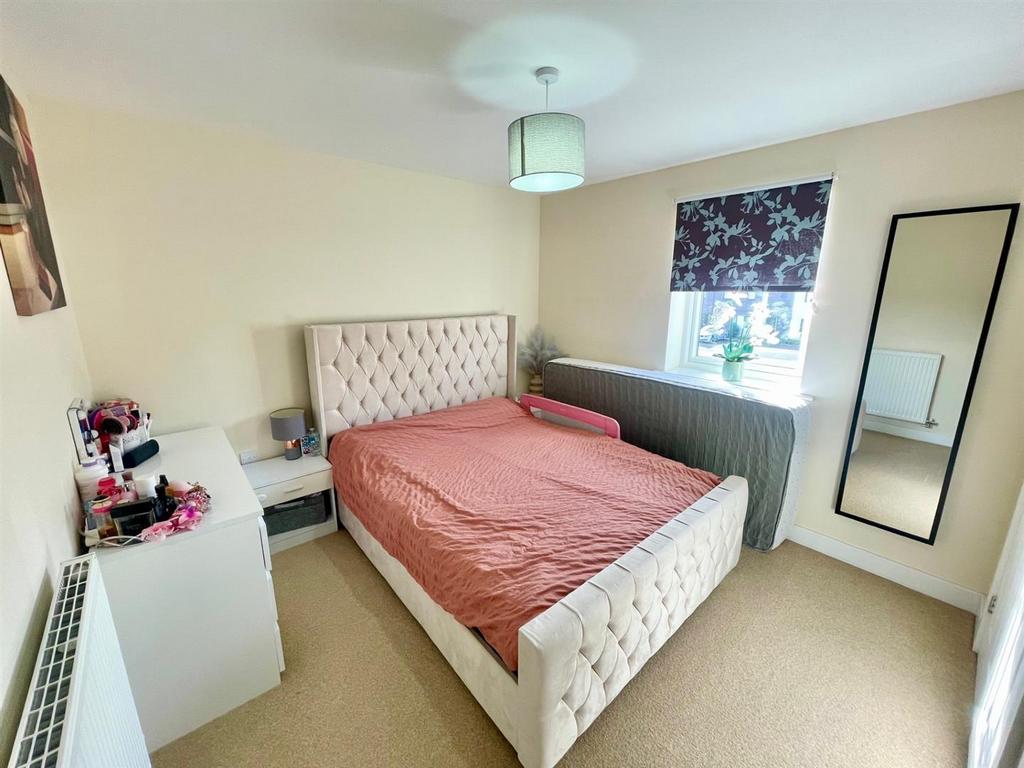 Bedroom 1.jpg