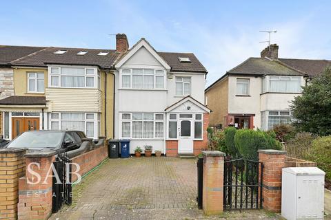 Kings Avenue, Greenford, UB6