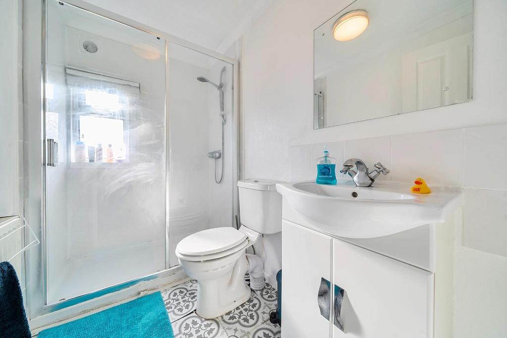 SHOWER ROOM.jpg