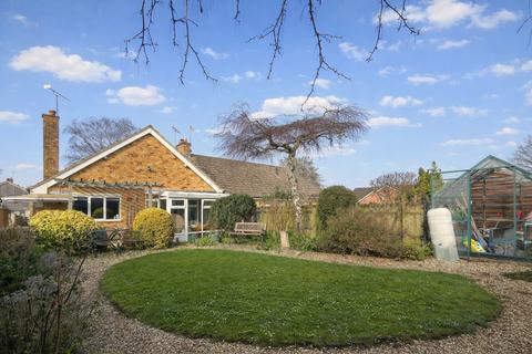 3 bedroom bungalow for sale, Vale Avenue, Grove