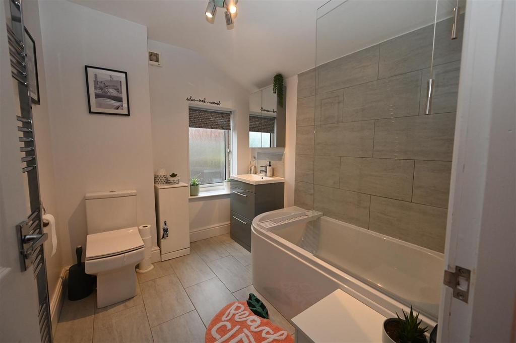 Bathroom.JPG