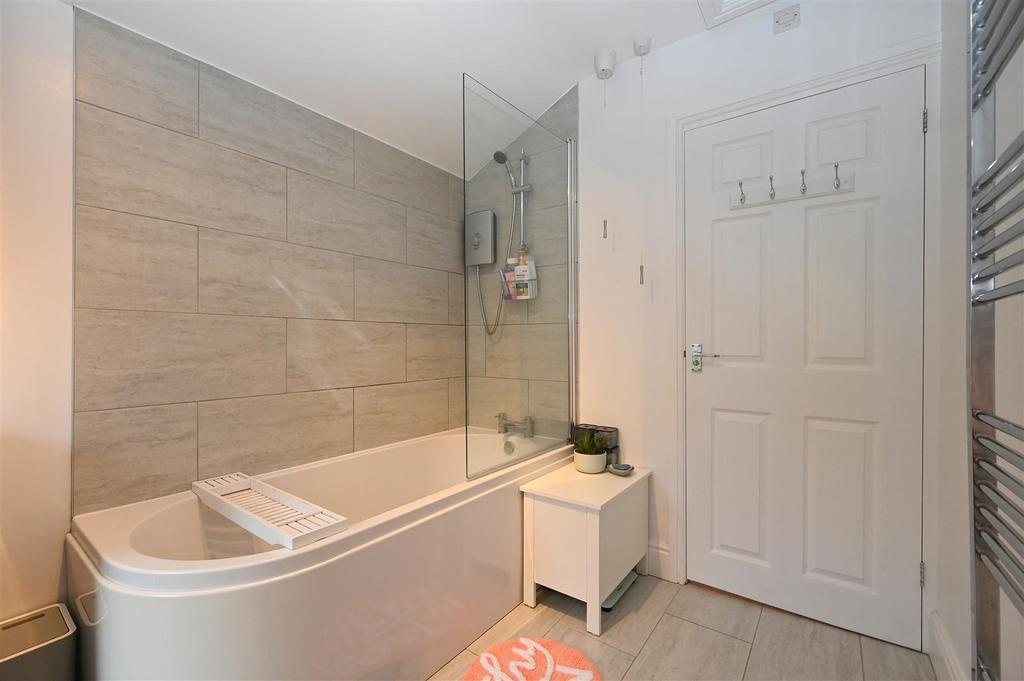 Bathroom1.JPG