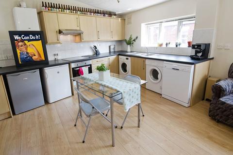 3 bedroom house to rent, Neill Road, Sheffield S11