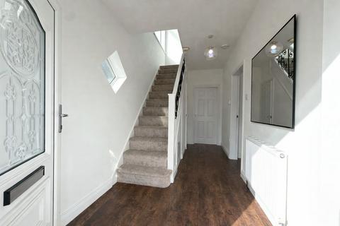 3 bedroom semi-detached house to rent, Glenfield road, Leicester LE3