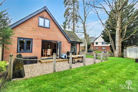 4 bedroom end of terrace house for sale, Caunter Road, Newbury RG14