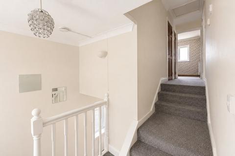 4 bedroom semi-detached house to rent, Mayhew Crescent, H13