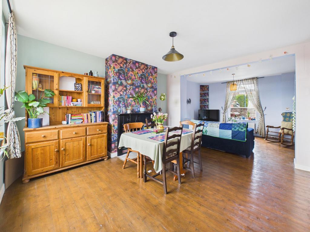 Lounge/Dining Room