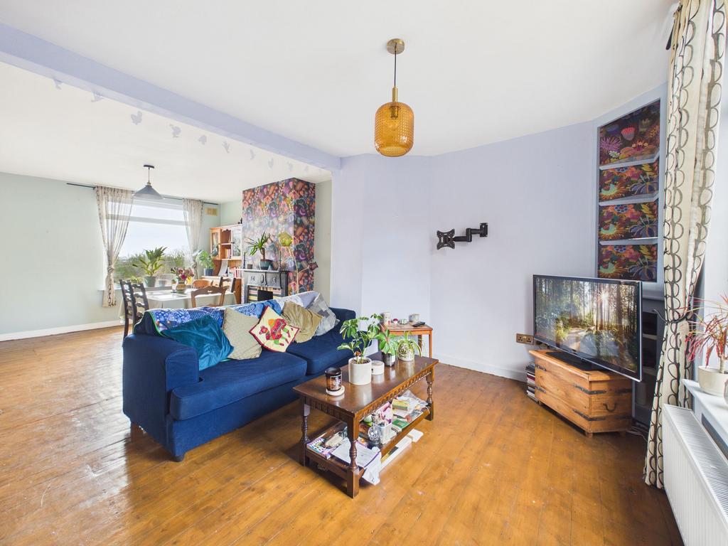 Lounge/Dining Room