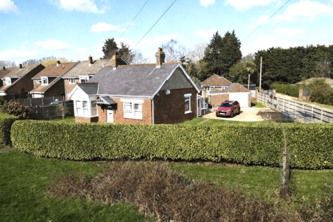 4 bedroom detached bungalow for sale, Southampton Road, Park Gate, SO31 6AH