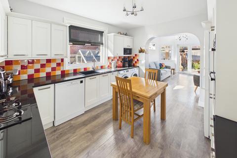 4 bedroom detached bungalow for sale, Southampton Road, Park Gate, SO31 6AH