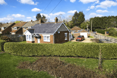 4 bedroom detached bungalow for sale, Southampton Road, Park Gate, SO31 6AH