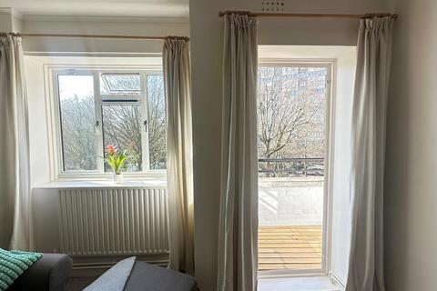 1 bedroom flat to rent, Rollo Court, London SW11