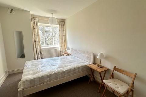 1 bedroom flat to rent, Rollo Court, London SW11