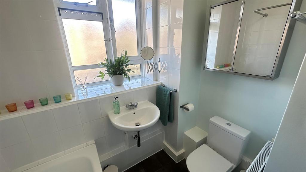 Rollo Ct, Bathroom