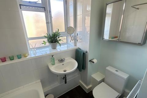 1 bedroom flat to rent, Rollo Court, London SW11