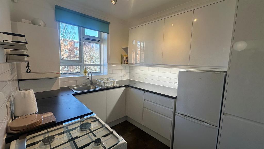 Rollo Ct, Kitchen