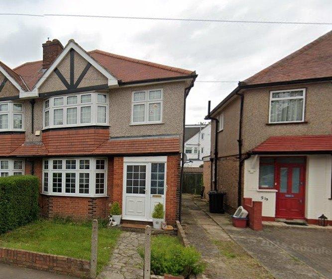 5 bed semi-detached house to rent Ellerdine Road,