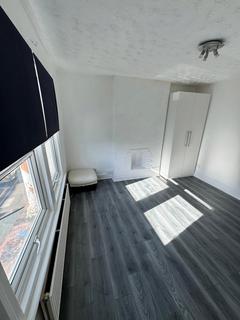 2 bedroom apartment to rent, Watford, London WD17