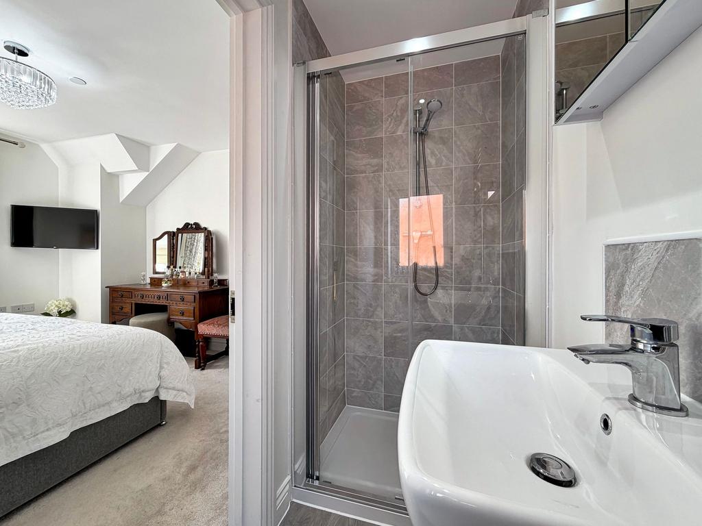 Master En-Suite