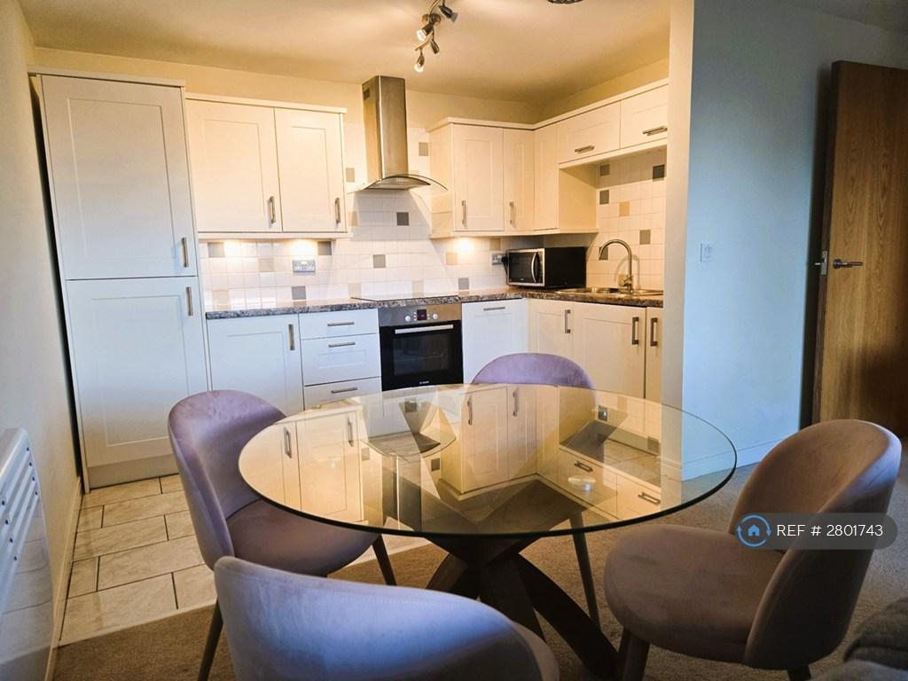 Dining Area & Kitchen