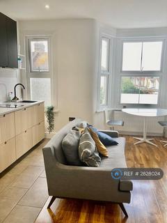 2 bedroom flat to rent, East Ham, London, E6