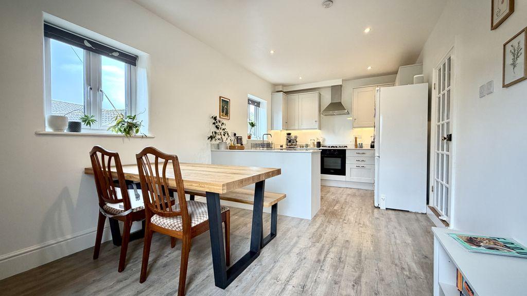 Kitchen/Dining Area