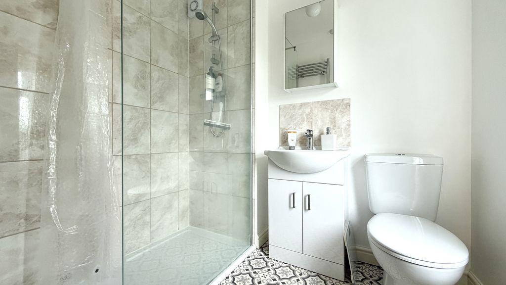 En-Suite to Bedroom