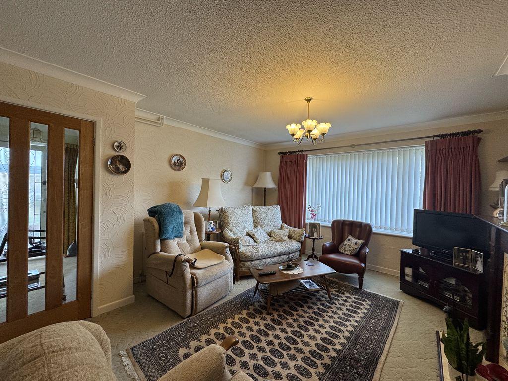 Lounge to hall
