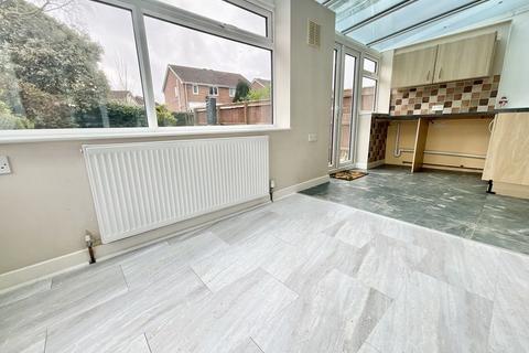 3 bedroom semi-detached house for sale, Walkwood Avenue, Littledown