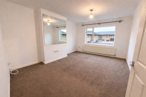 2 bedroom apartment to rent, Crescent Parade, Uxbridge, UB10