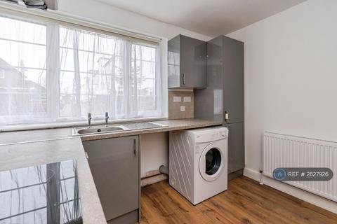 1 bedroom flat to rent, Beech Lawns, London, N12