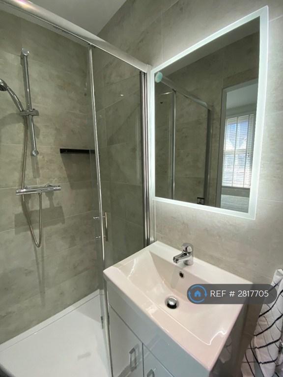 Room 1 En-Suit Bathroom