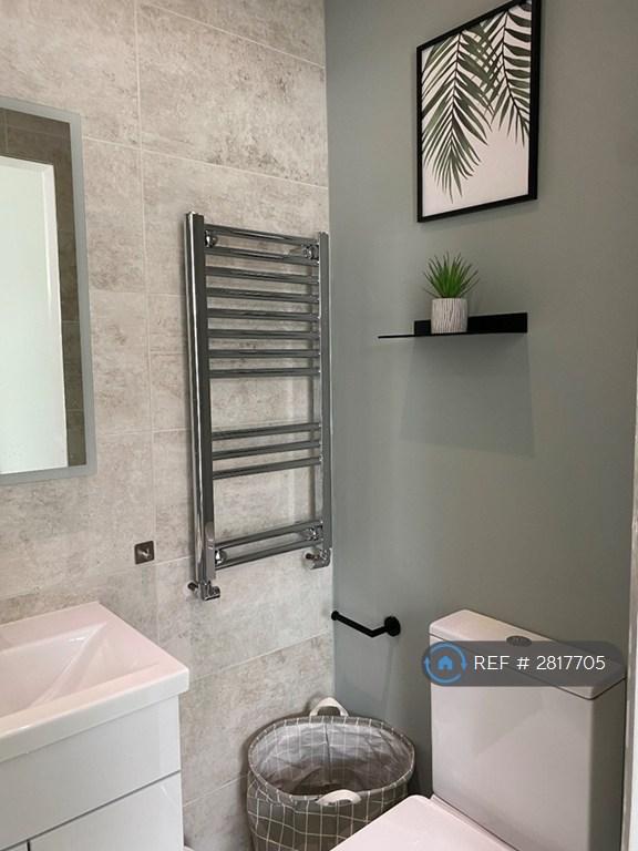 Room 1 En-Suit Bathroom