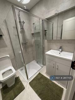1 bedroom in a house share to rent, Cricklewood Lane, London, NW2